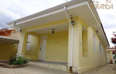 Imagem: A casa possui 3 Dormitórios, 1 Banheiro, 1 Vaga na garagem