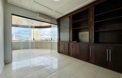 Imagem: O apartamento possui 4 Dormitórios, 5 Banheiros, 2 Vagas na