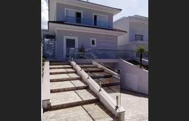 Imagem: A casa em condomínio possui 3 Dormitórios, 1 Banheiro, 5 Vagas