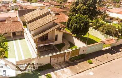 Imagem: A casa possui 3 Dormitórios, 4 Banheiros, 5 Vagas na garagem