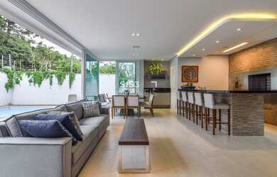 Imagem: A casa em condomínio possui 4 Dormitórios, 4 Banheiros, 5