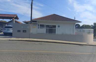 Imagem: A casa possui 2 Dormitórios, 1 Banheiro, 1 Vaga na garagem