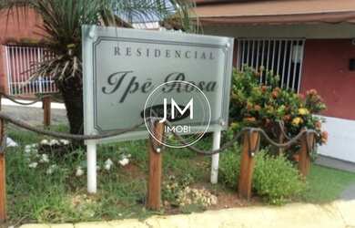 Imagem: A casa em condomínio possui 3 Dormitórios, 1 Banheiro, 2 Vagas