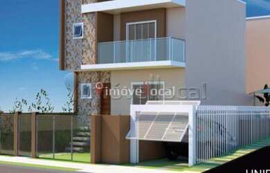 Imagem: A casa possui 3 Dormitórios, 3 Banheiros, 2 Vagas na garagem