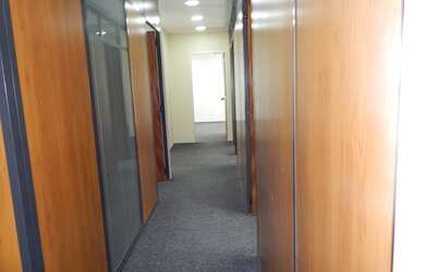 Imagem: O depósito possui 2 Vagas na garagem, 150m² de Área e está