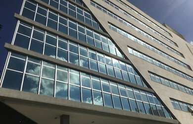 Imagem: O depósito possui 5 Vagas na garagem, 362m² de Área e está