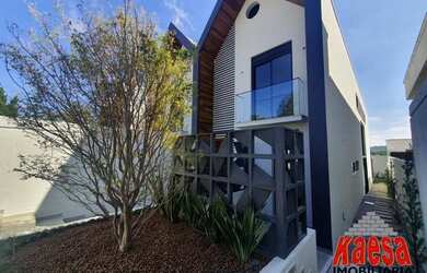 Imagem: A casa possui 2 Dormitórios, 2 Banheiros, 2 Vagas na garagem