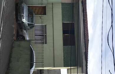 Imagem: A casa possui 2 Dormitórios, 1 Banheiro, 2 Vagas na garagem