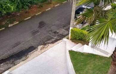 Imagem 15: Oportunidade. Piscina, Churrasqueira, 250m² de Áreae5 Banheiros