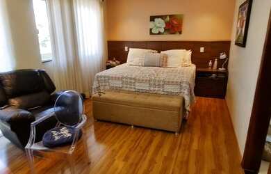 Imagem: A casa em condomínio possui 5 Dormitórios, 5 Banheiros, 5