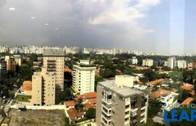 Imagem: O depósito possui 2 Vagas na garagem, 74m² de Área e está