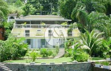 Imagem: A casa possui 5 Dormitórios, 2 Banheiros, 5 Vagas na garagem