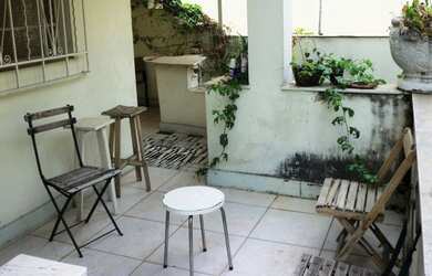 Imagem: A casa possui 5 Dormitórios, 2 Banheiros, 1 Vaga na garagem