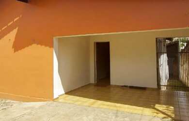 Imagem: A casa possui 3 Dormitórios, 1 Banheiro, 200m² de Área e