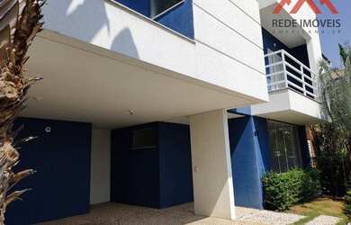 Imagem: A casa em condomínio possui 4 Dormitórios, 4 Banheiros, 4