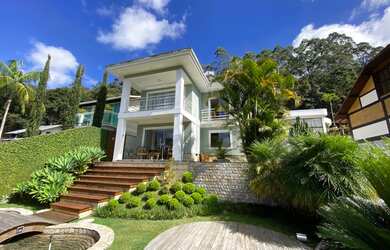 Imagem: Casa de alto padrão c/ 356 m² c/ 4 quartos, área de lazer