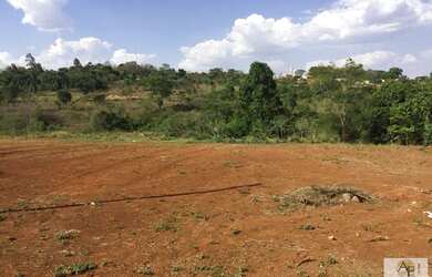 Imagem: O terreno possui 14500m² de Área e está localizado em Jardim