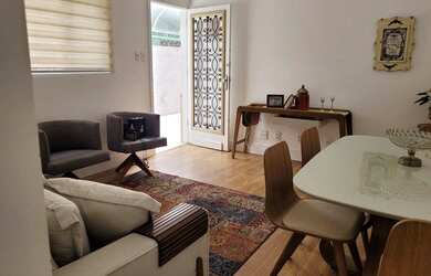 Imagem: A casa possui 2 Dormitórios, 2 Banheiros, 2 Vagas na garagem