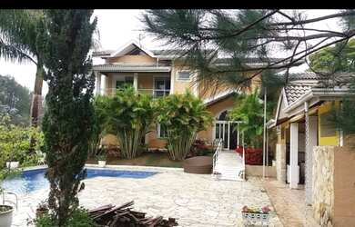 Imagem: A casa em condomínio possui 5 Dormitórios, 5 Banheiros, 5