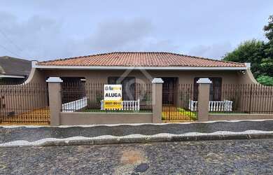 Imagem: A casa possui 3 Dormitórios, 4 Banheiros, 4 Vagas na garagem