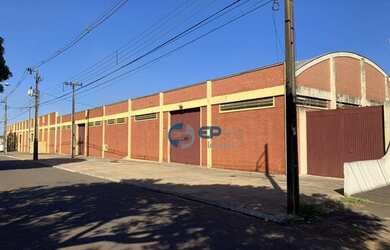 Imagem: O depósito possui 5 Vagas na garagem, 1.648m² de Área e