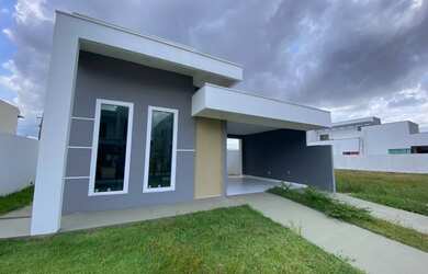 Imagem: A casa possui 3 Dormitórios, 3 Banheiros, 1 Vaga na garagem