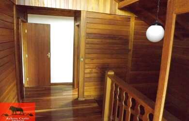 Imagem: A casa possui 3 Dormitórios, 3 Banheiros, 5 Vagas na garagem