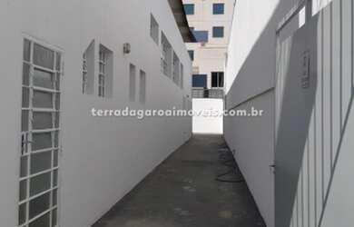 Imagem: O depósito possui 5 Vagas na garagem, 160m² de Área e está