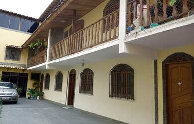 Imagem: A casa possui 2 Dormitórios, 3 Banheiros, 1 Vaga na garagem