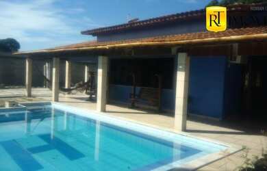 Imagem: A casa possui 3 Dormitórios, 2 Banheiros, 5 Vagas na garagem