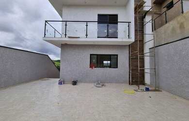 Imagem 1: Linda Casa à Venda na Rua Flores do Guarujá - Portal dos Ipês