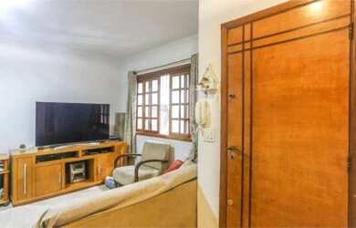 Imagem: A casa possui 2 Dormitórios, 3 Banheiros, 2 Vagas na garagem