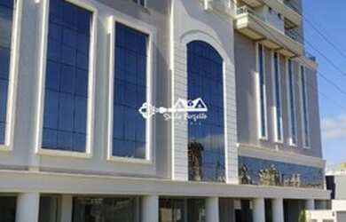 Imagem: O apartamento possui 3 Dormitórios, 1 Banheiro, 2 Vagas na