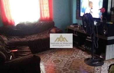 Imagem: A casa possui 3 Dormitórios, 1 Banheiro, 2 Vagas na garagem