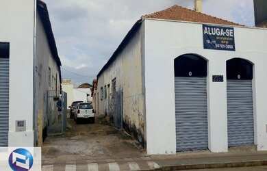 Imagem: O depósito possui 5 Vagas na garagem, 200m² de Área e está