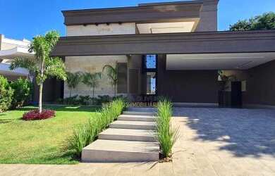 Imagem: A casa em condomínio possui 4 Dormitórios, 5 Banheiros, 3