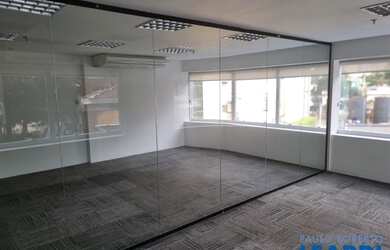 Imagem: O depósito possui 2 Vagas na garagem, 61m² de Área e está