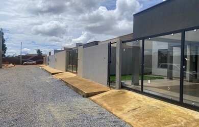 Imagem: A casa em condomínio possui 3 Dormitórios, 3 Banheiros, 300m²