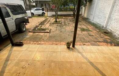 Imagem: A casa possui 3 Dormitórios, 2 Banheiros, 4 Vagas na garagem