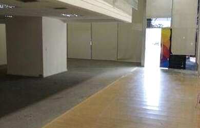 Imagem: O depósito possui 5 Vagas na garagem, 848m² de Área e está