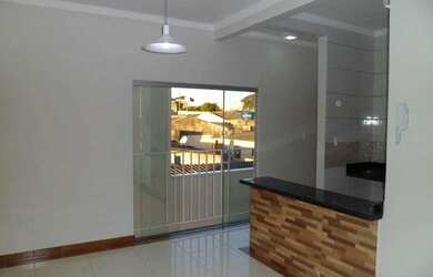 Imagem: O apartamento possui 2 Dormitórios, 1 Banheiro, 2 Vagas na