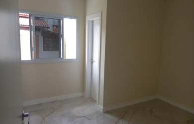 Imagem 9: Lindo sobrado com 2 suítes e vaga para 2 carros na garagem em Porto Belo