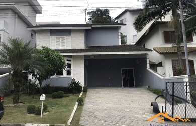 Imagem: A casa possui 3 Dormitórios, 5 Banheiros, 4 Vagas na garagem