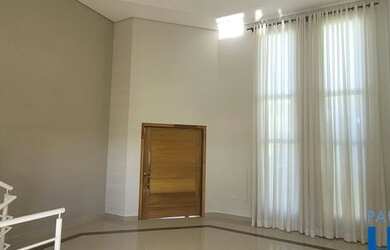 Imagem: A casa em condomínio para alugar possui 3 Dormitórios, 4 Banheiros