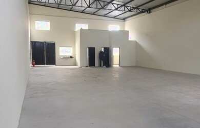 Imagem 4: Galpão/Depósito/Armazém para aluguel e venda com 250 metros quadrados