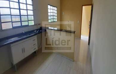 Imagem: A casa possui 2 Dormitórios, 1 Banheiro, 1 Vaga na garagem