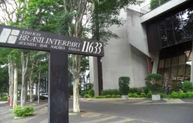 Imagem: O depósito possui 4 Vagas na garagem, 188m² de Área e está