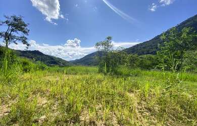 Imagem: O terreno e está localizado em Pedro do Rio, Petrópolis à