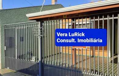 Imagem: A casa possui 2 Dormitórios, 2 Banheiros, 2 Vagas na garagem