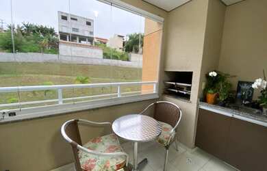 Imagem: O apartamento possui 3 Dormitórios, 1 Banheiro, 2 Vagas na